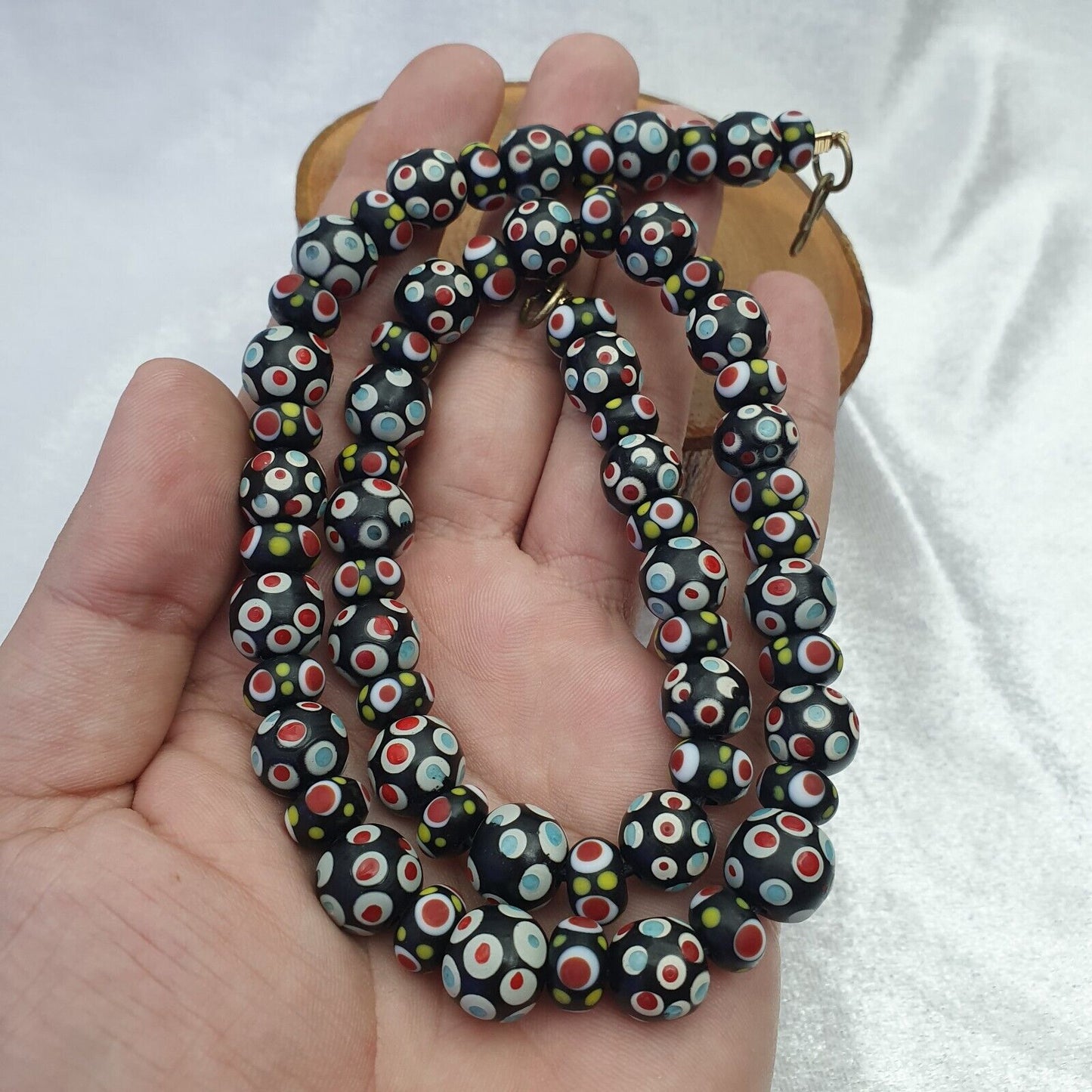 Schwarze venezianische Hundert-Augen-Perlenkette im roten Skunk-Stil, 10–11,5 mm und 50,8 cm lang
