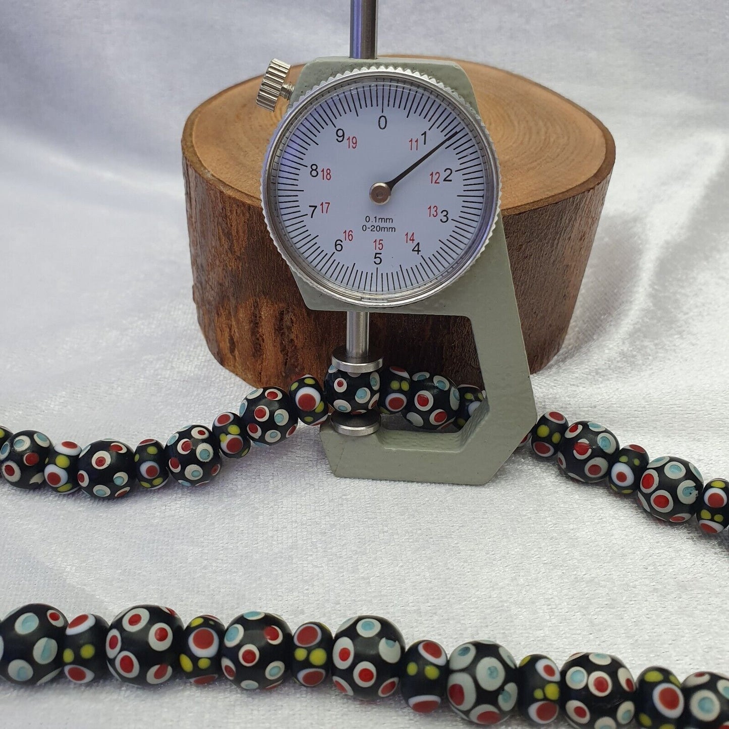 Schwarze venezianische Hundert-Augen-Perlenkette im roten Skunk-Stil, 10–11,5 mm und 50,8 cm lang