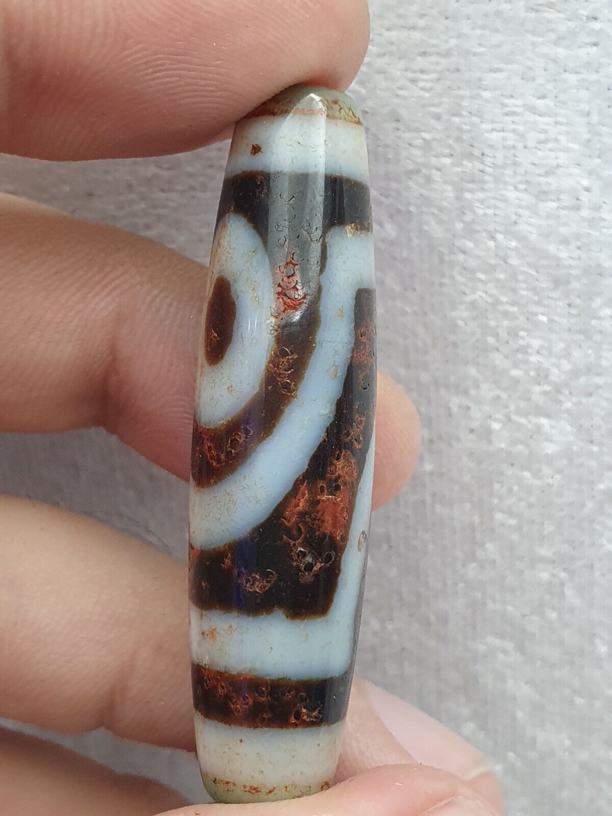 Himalaya Indo Tibetan 2 Augen verrostete einzigartige Muster Dzi Amulett Perle