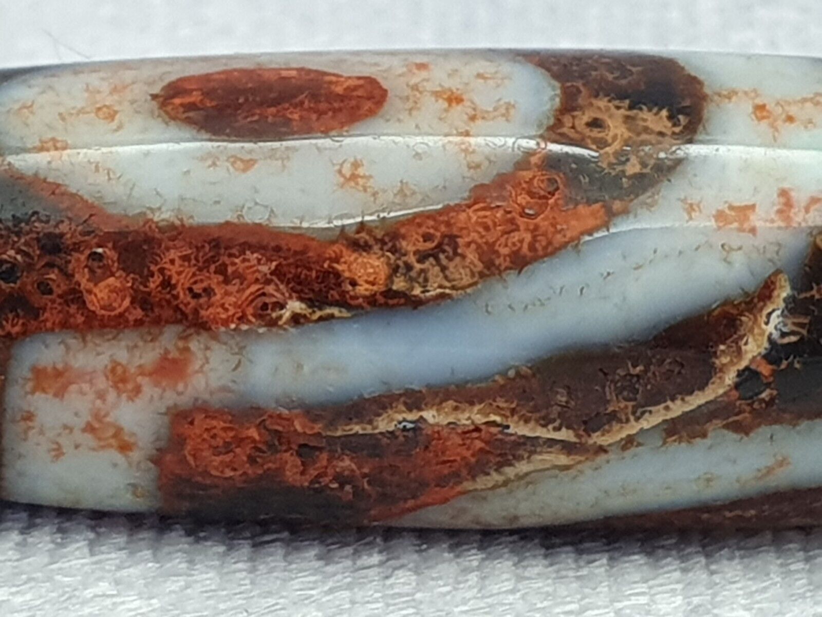 Himalaya Indo Tibetan 2 Augen verrostete einzigartige Muster Dzi Amulett Perle