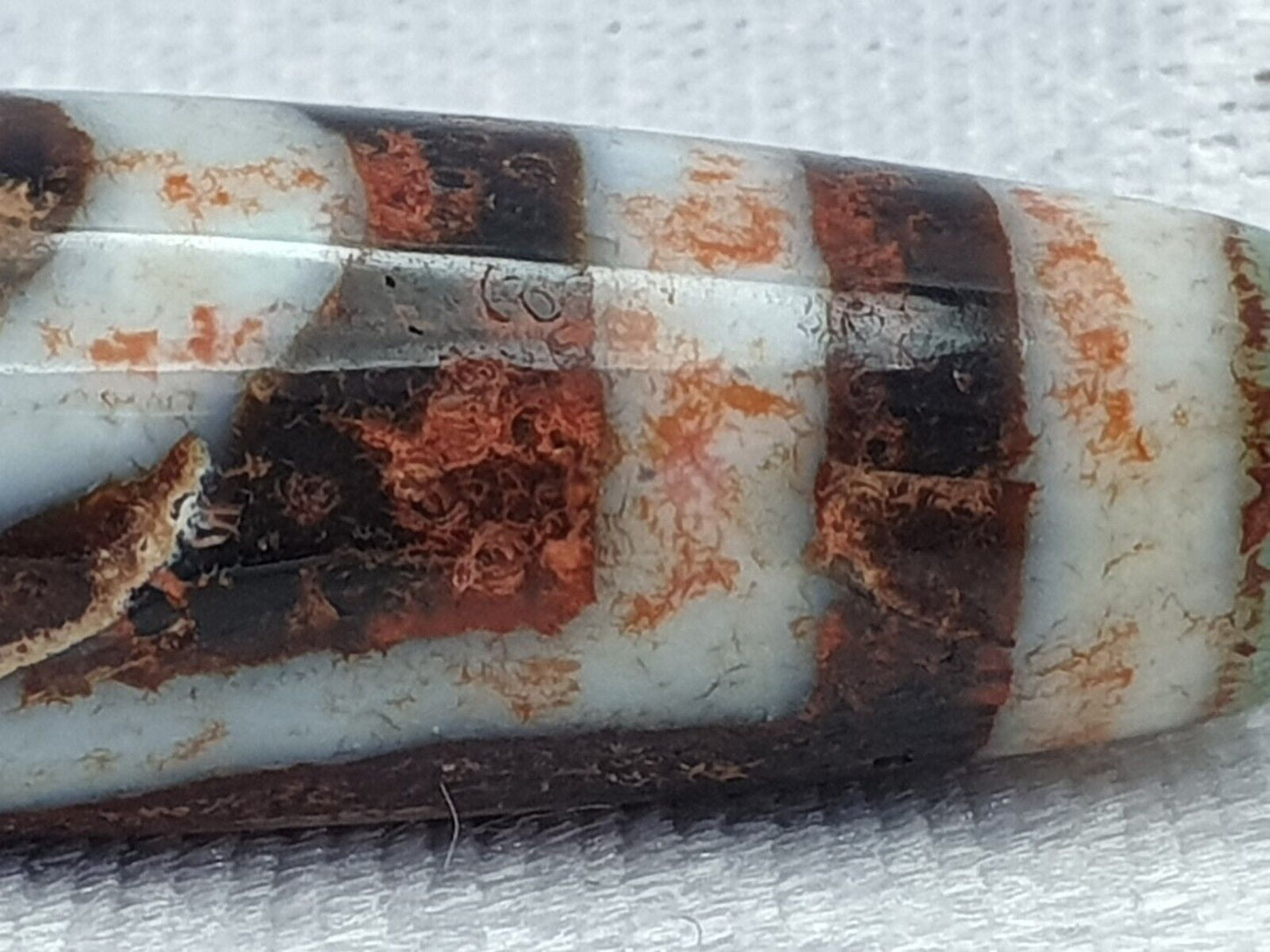 Himalaya Indo Tibetan 2 Augen verrostete einzigartige Muster Dzi Amulett Perle