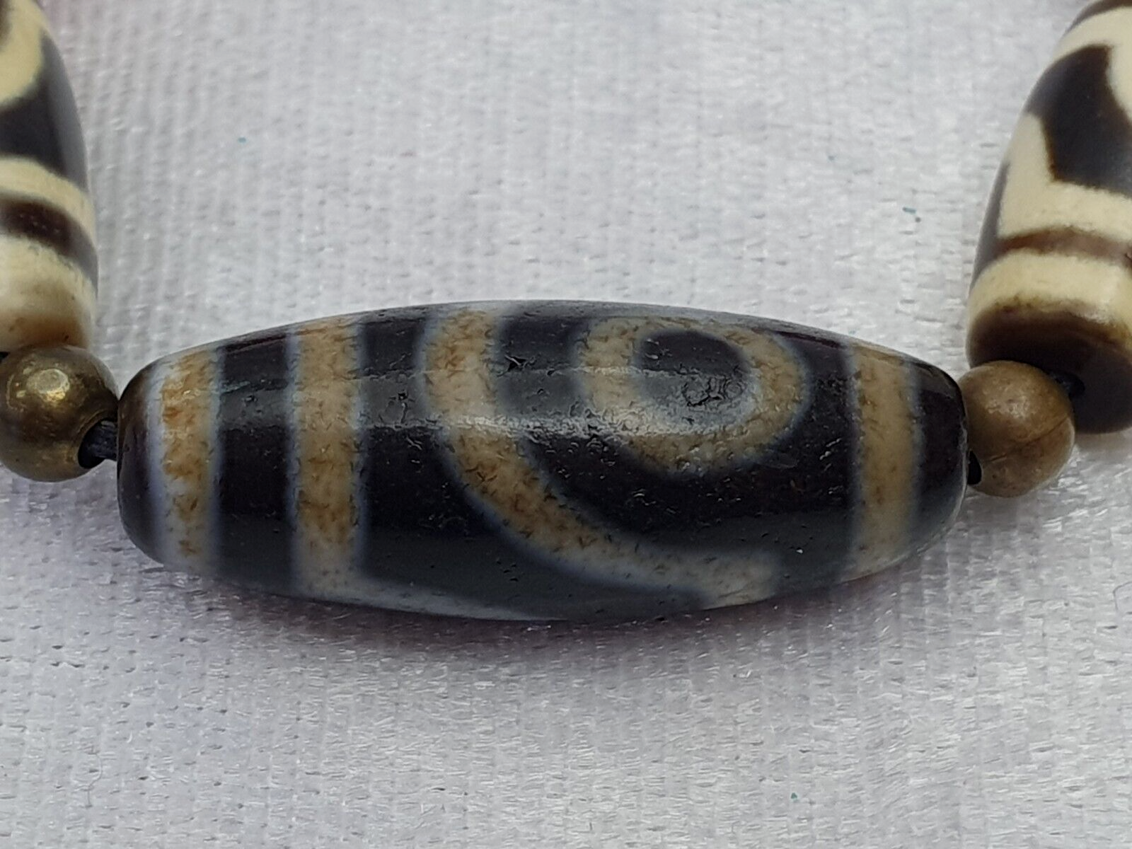 Himalaya Indo Tibetan 2 Augen 3 Perlen einzigartige Muster Dzi Amulett Perlen Halskette