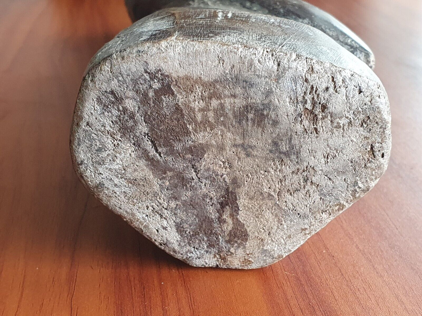 Antike Holzschnitzerei Vogel aus dem 18.-19. Jahrhundert. Handgeschnitztes Sammlerstück 