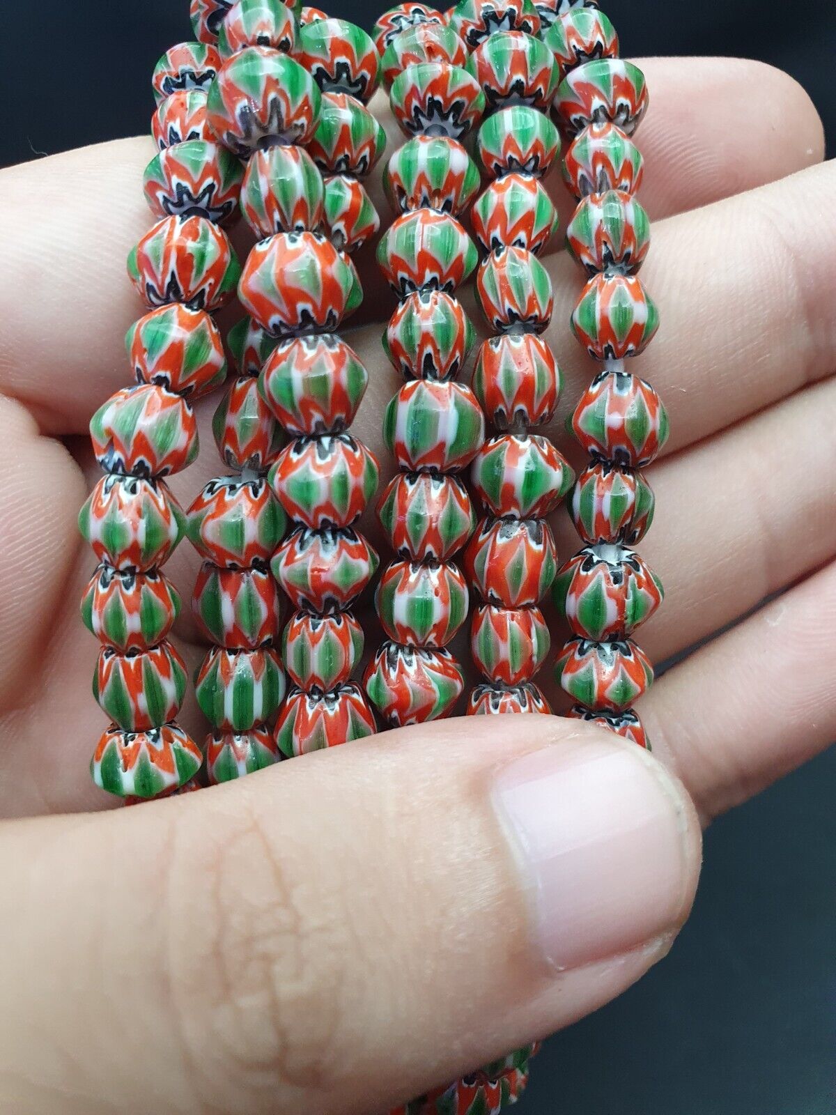 Winzige grüne rote Chevrons venezianische Perlen afrikanische Halskette 7mm