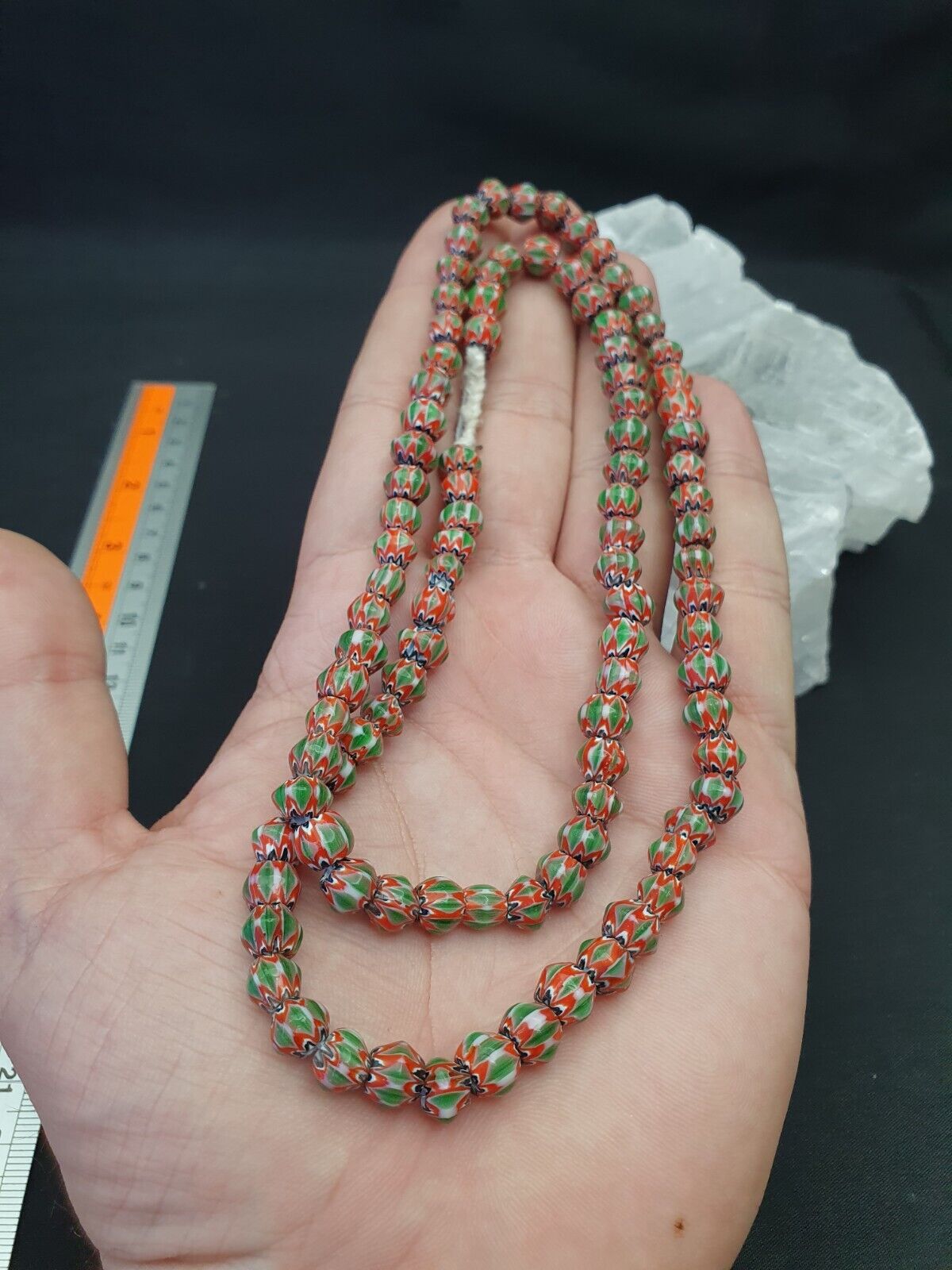 Winzige grüne rote Chevrons venezianische Perlen afrikanische Halskette 7mm