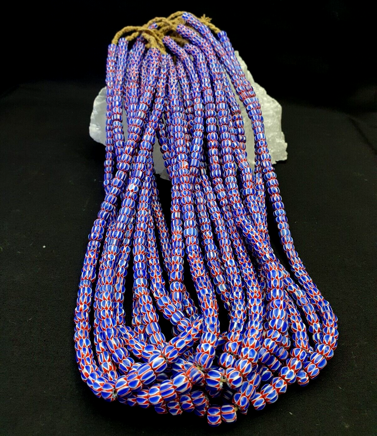 Winzige blaue Chevrons venezianische Perlen afrikanische Halskette 8mm