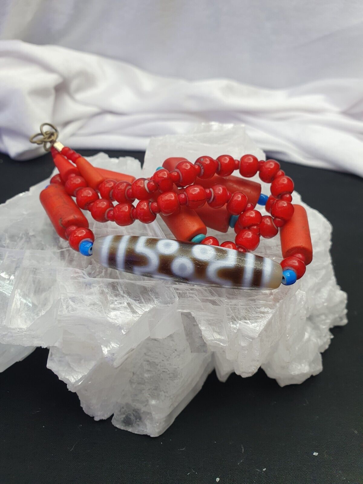 Himalaya-indo-tibetischer 7-Augen-Dzi mit antiker venezianischer Glas-Amulett-Halskette