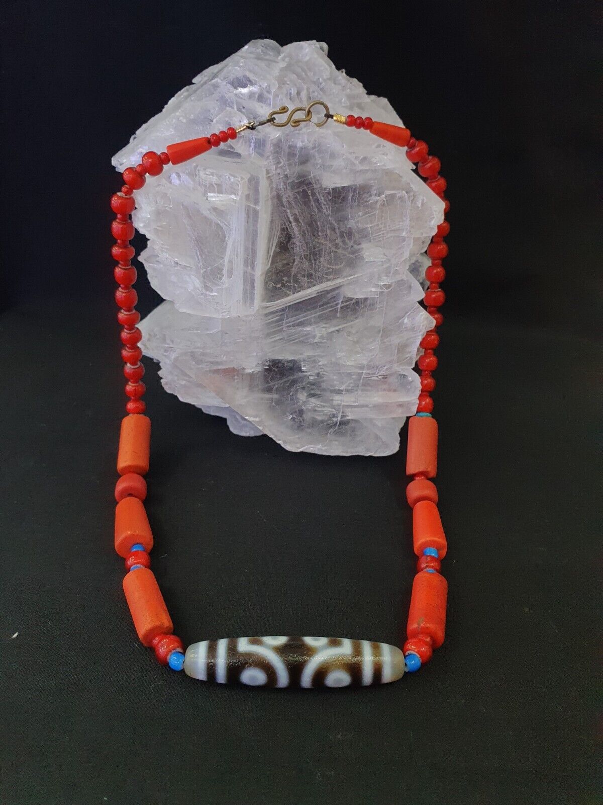 Himalaya-indo-tibetischer 7-Augen-Dzi mit antiker venezianischer Glas-Amulett-Halskette