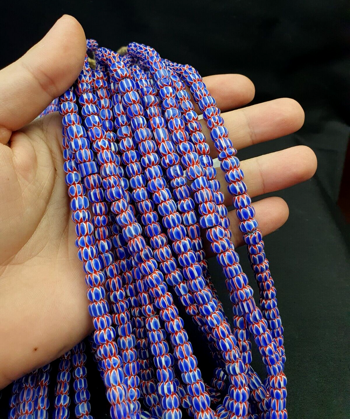 Winzige blaue Chevrons venezianische Perlen afrikanische Halskette 8mm