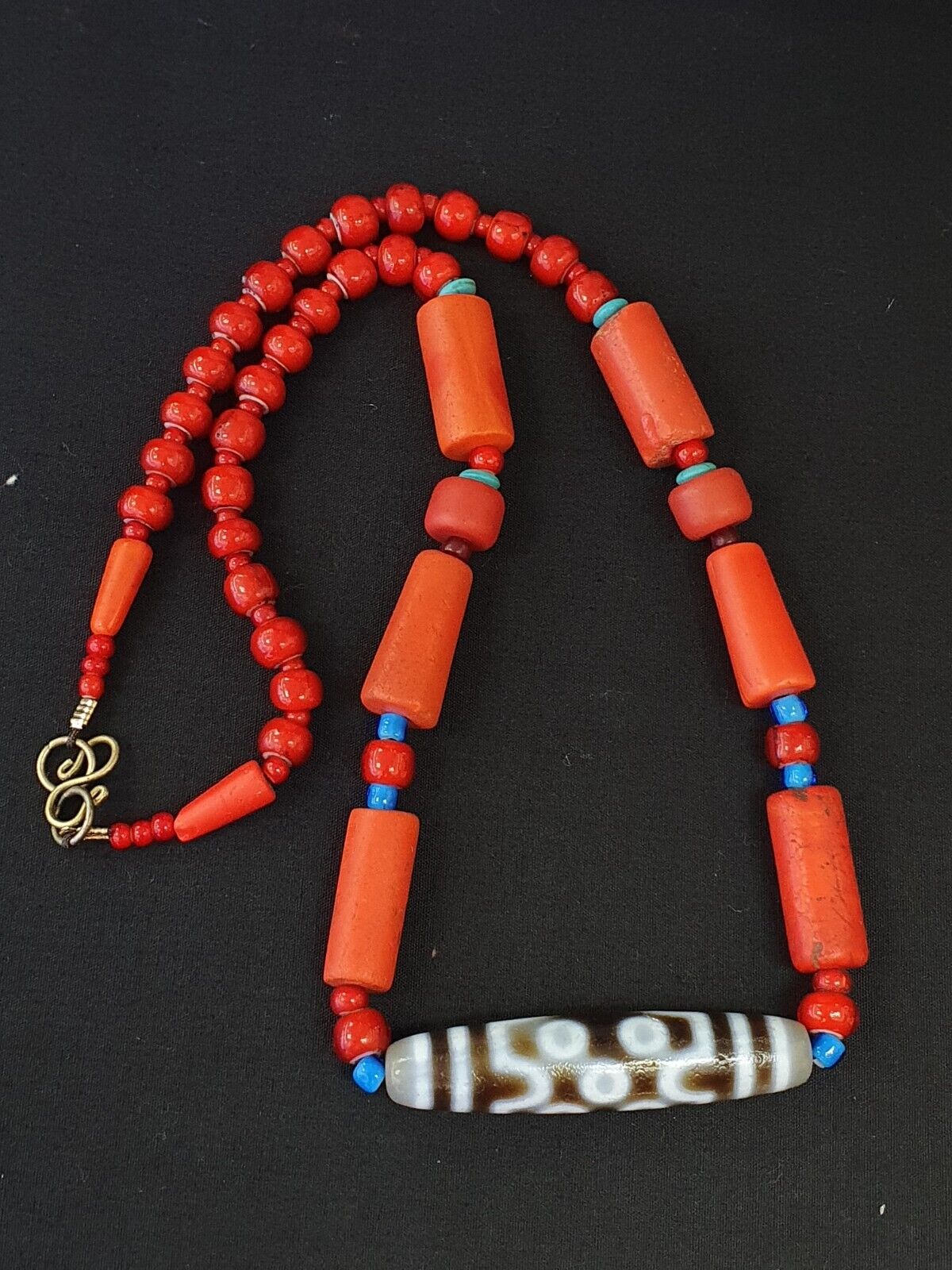 Himalaya-indo-tibetischer 7-Augen-Dzi mit antiker venezianischer Glas-Amulett-Halskette