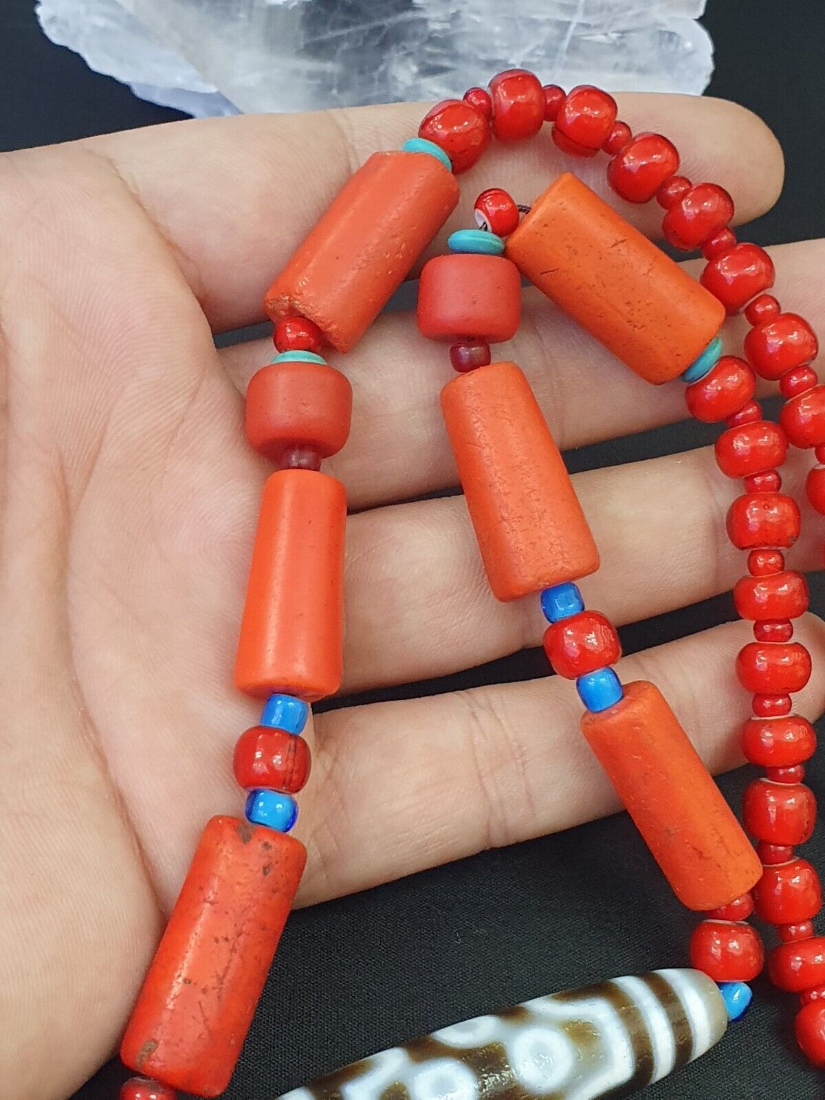 Himalaya-indo-tibetischer 7-Augen-Dzi mit antiker venezianischer Glas-Amulett-Halskette