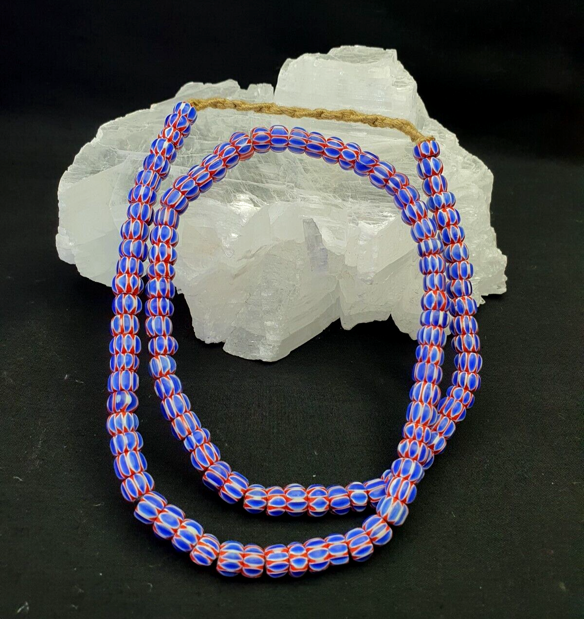 Winzige blaue Chevrons venezianische Perlen afrikanische Halskette 8mm