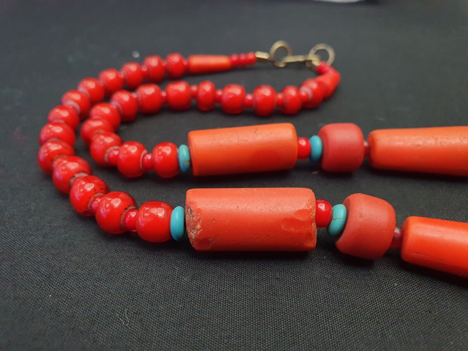 Himalaya-indo-tibetischer 7-Augen-Dzi mit antiker venezianischer Glas-Amulett-Halskette