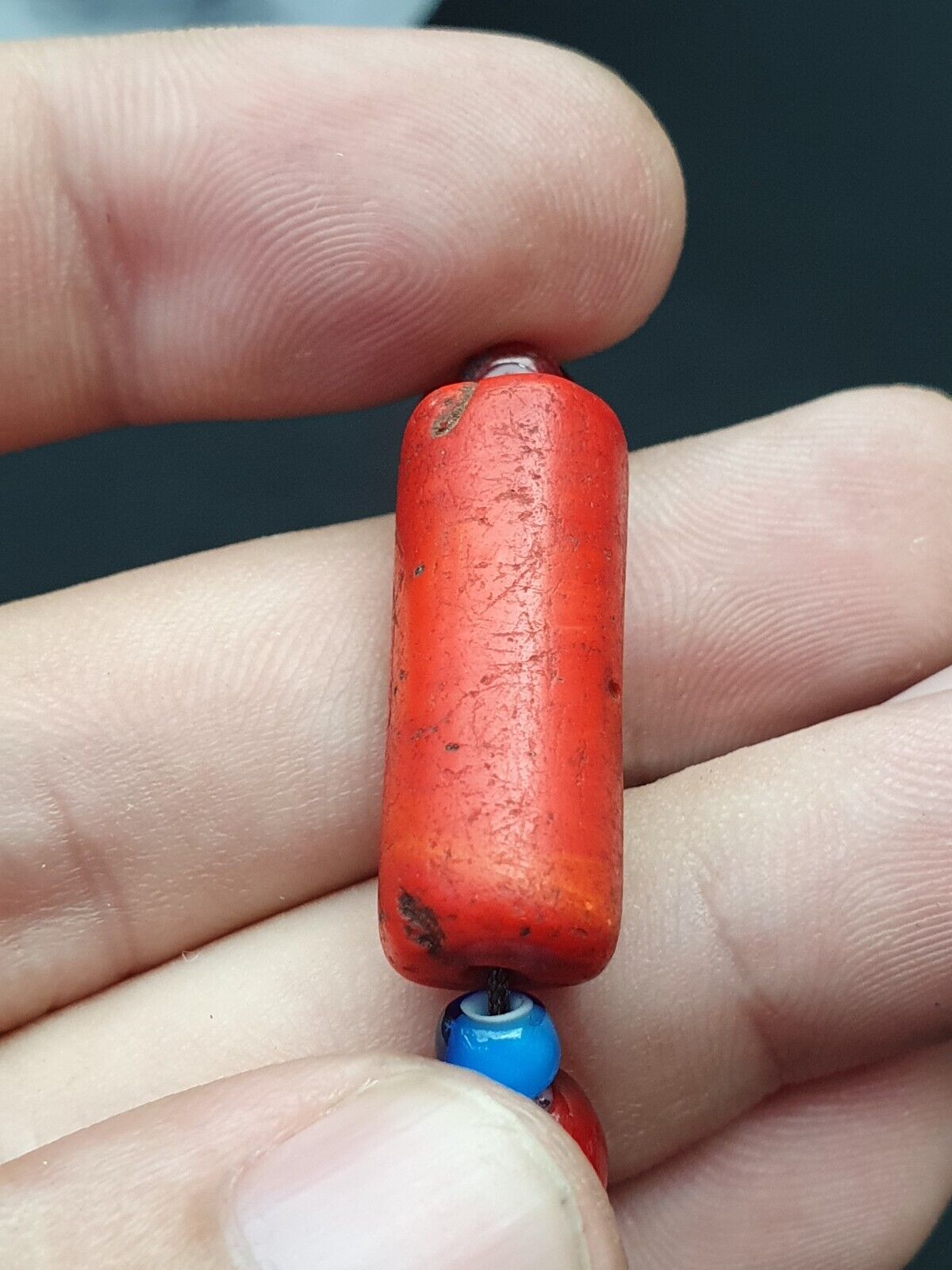 Himalaya-indo-tibetischer 7-Augen-Dzi mit antiker venezianischer Glas-Amulett-Halskette