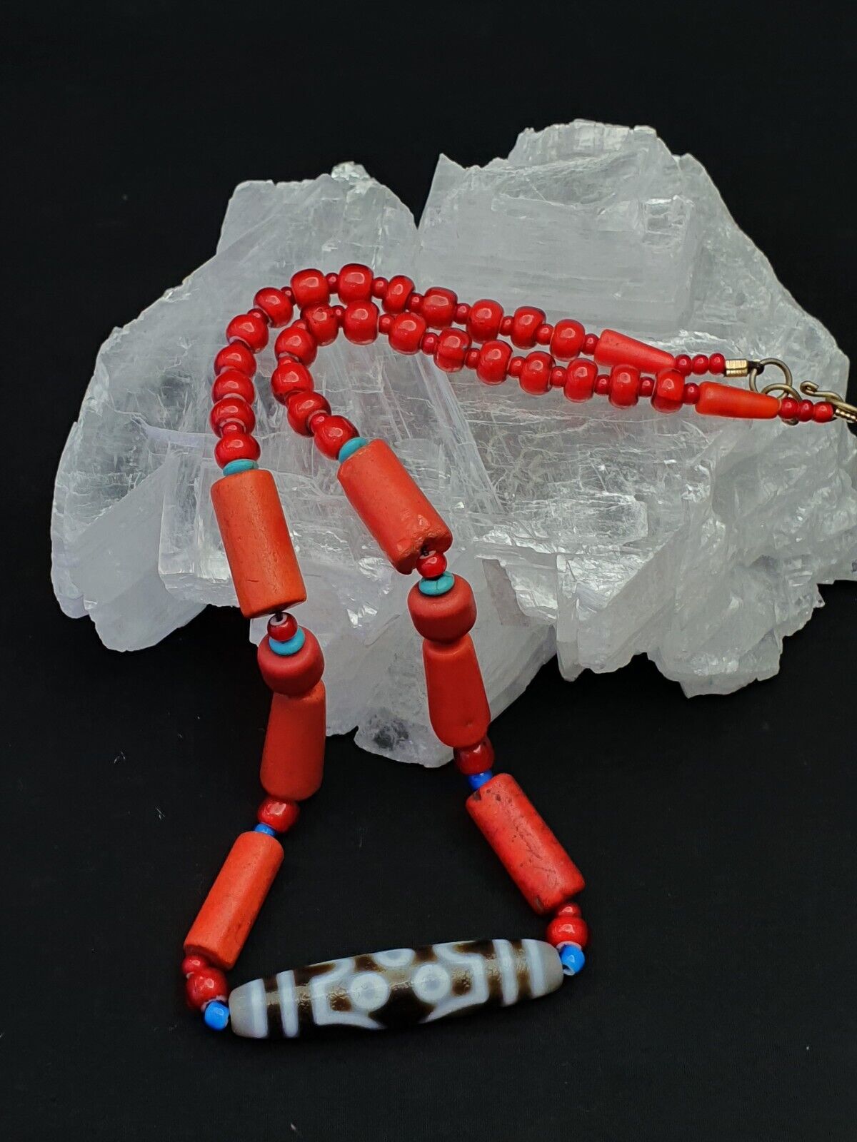 Himalaya-indo-tibetischer 7-Augen-Dzi mit antiker venezianischer Glas-Amulett-Halskette