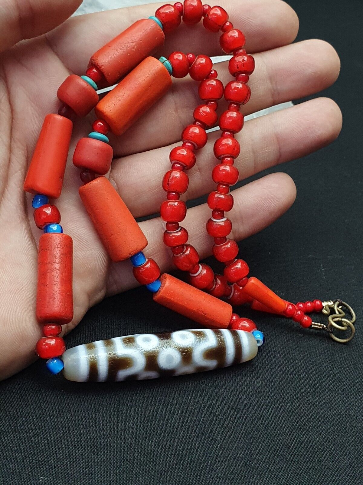 Himalaya-indo-tibetischer 7-Augen-Dzi mit antiker venezianischer Glas-Amulett-Halskette