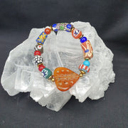 Vintage afrikanische Glasperlen mit herzförmig geschnitztem Karneol-Armband