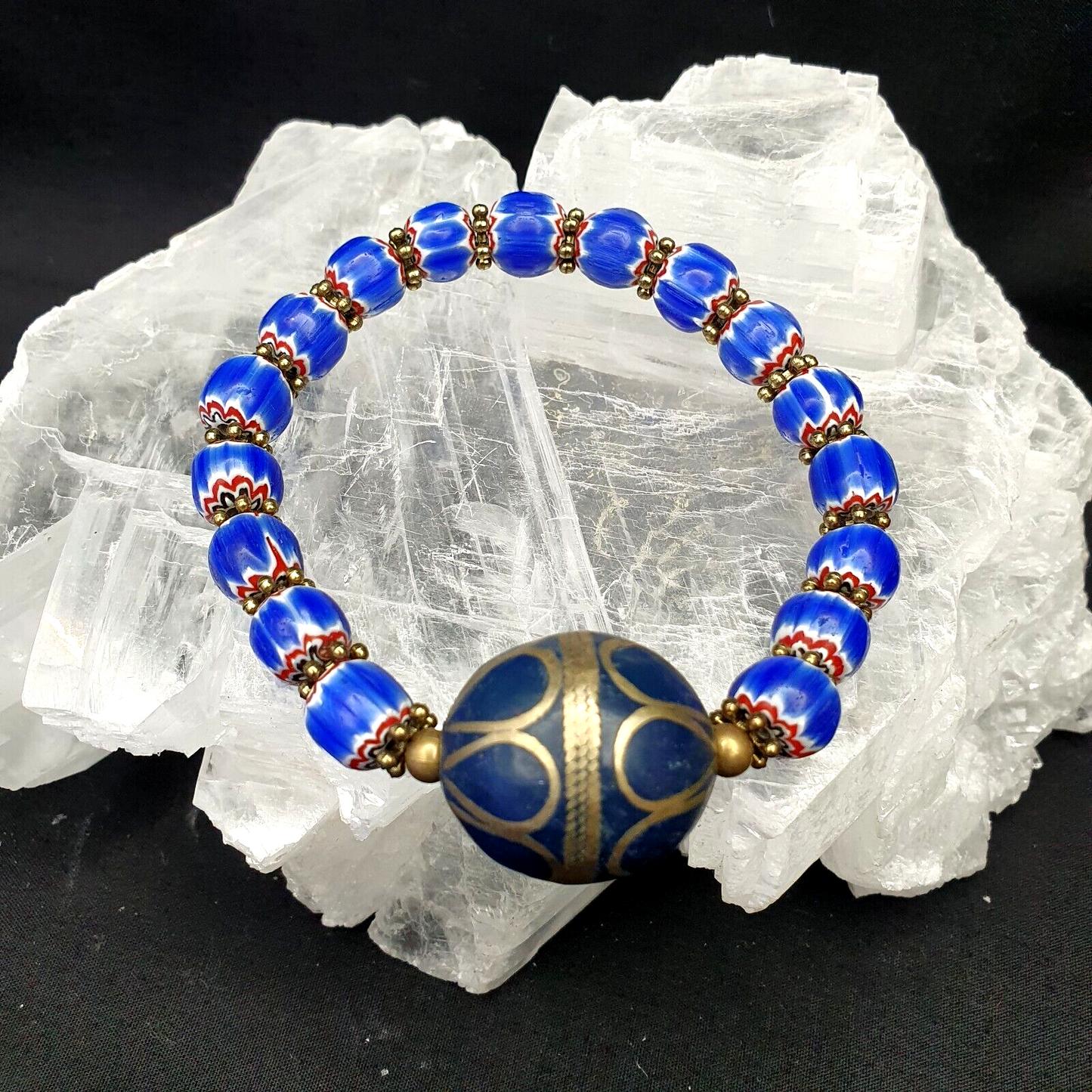 Vintage wunderschöne blaue venezianische Chevron-Perlen mit afghanischem Perlenarmband
