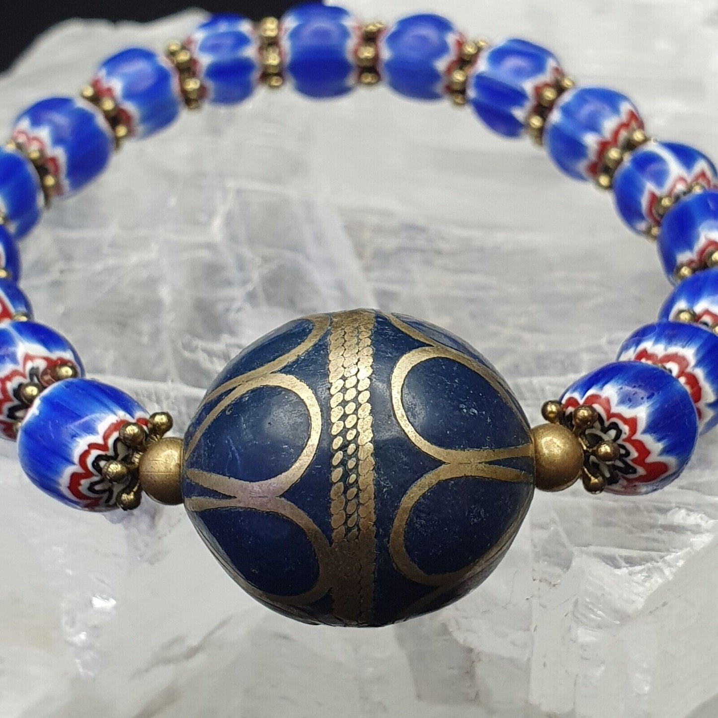 Vintage wunderschöne blaue venezianische Chevron-Perlen mit afghanischem Perlenarmband