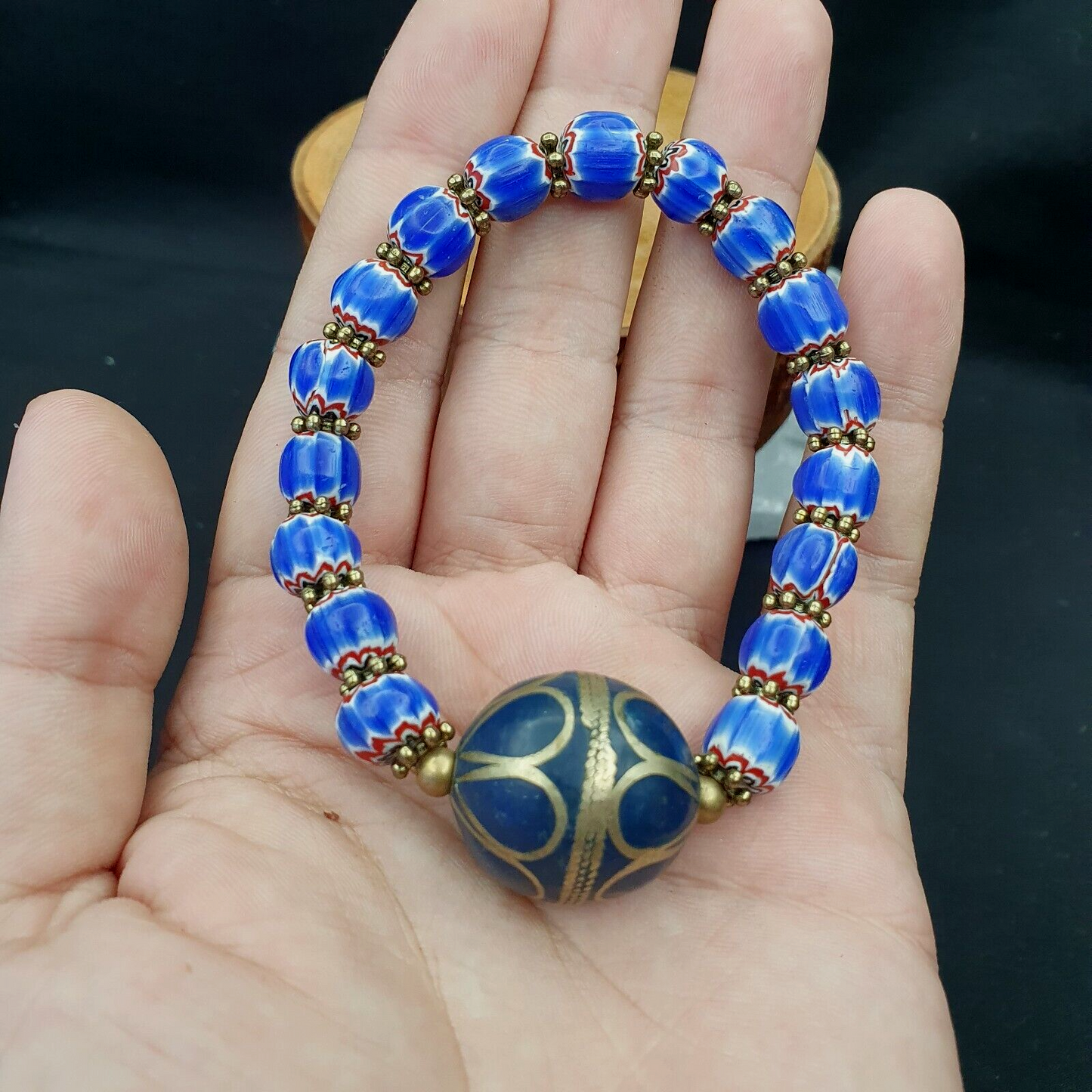 Vintage wunderschöne blaue venezianische Chevron-Perlen mit afghanischem Perlenarmband