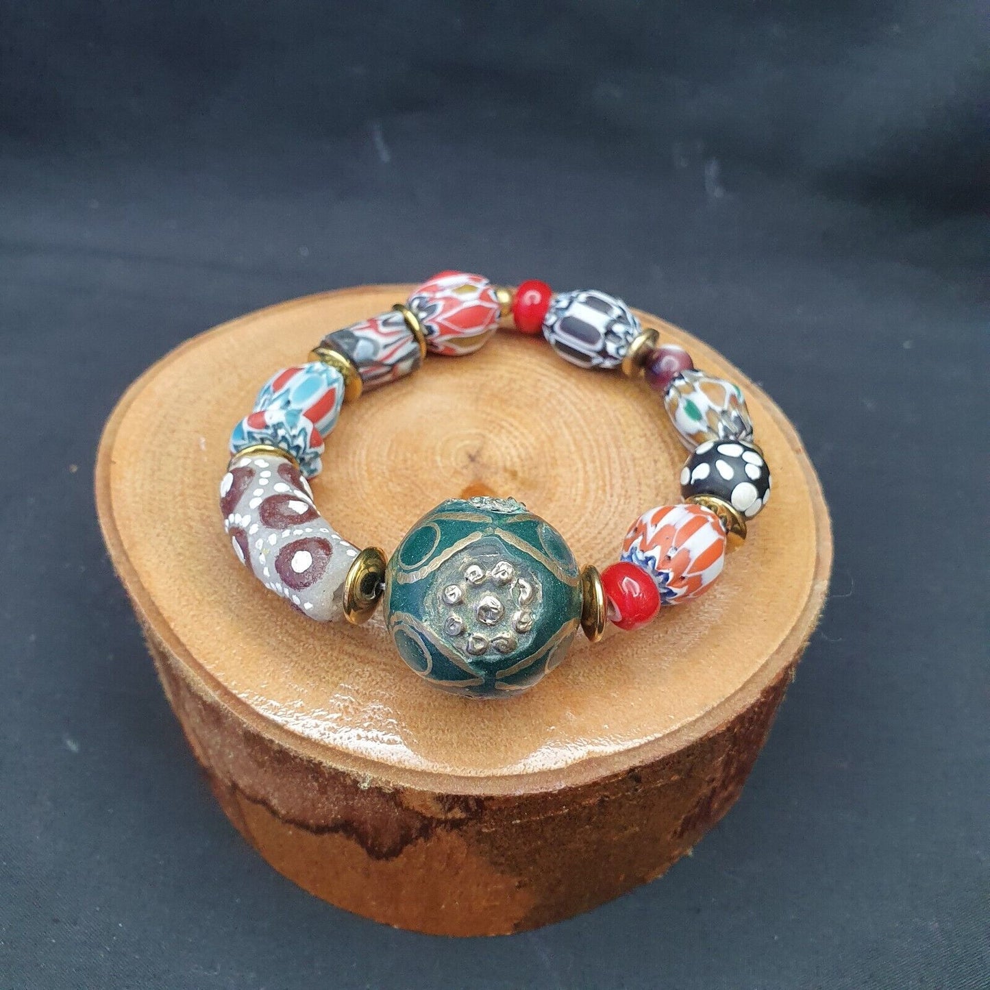 Vintage afrikanische Chevron-Glasperlen mit altem großen afghanischen Perlenarmband