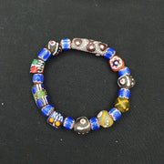 Vintage Wunderschönes blaues Chevron-Armband aus afrikanischer Glasperlen-Kollektion
