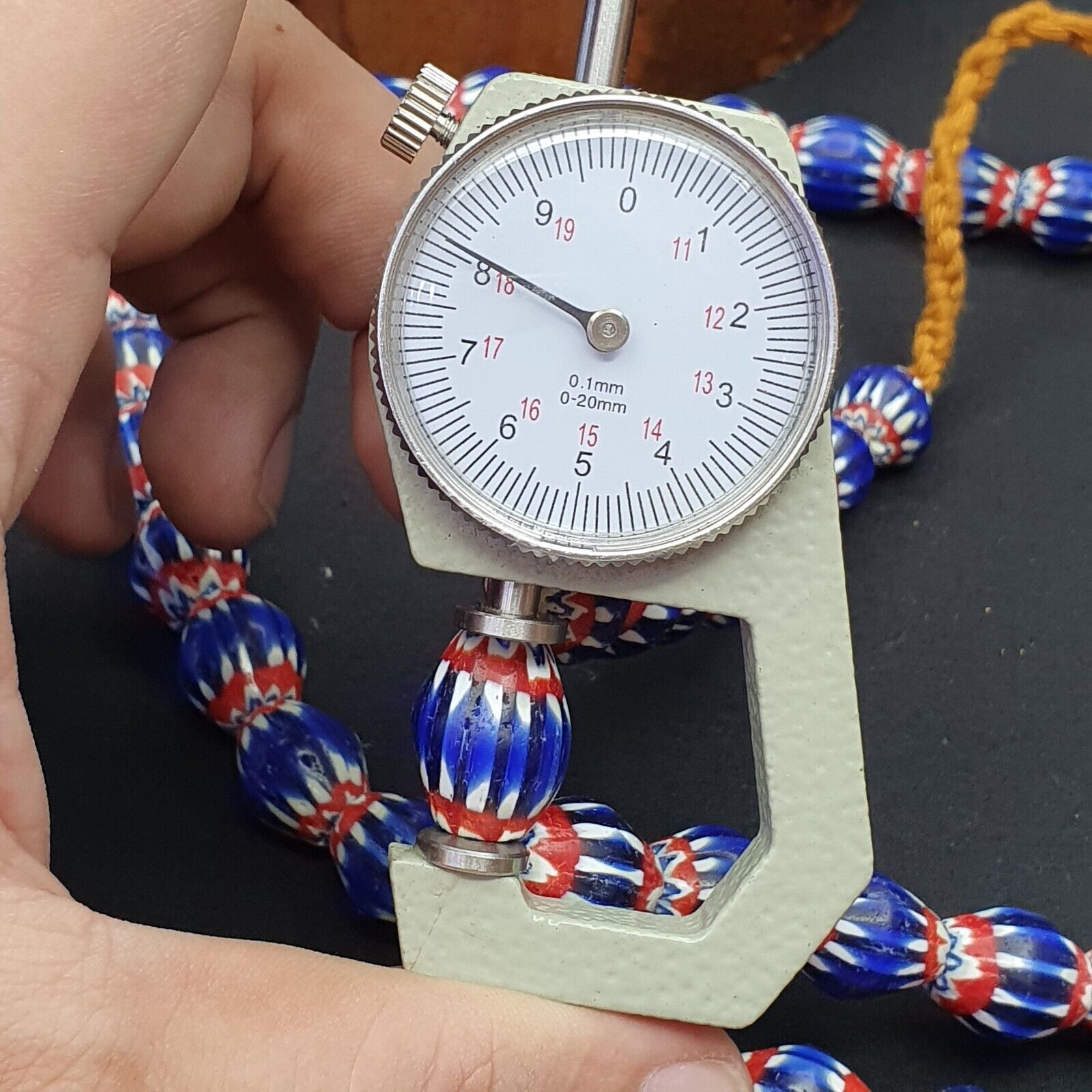 Vintage BLAUE Chevron Perlen venezianische afrikanische 13,5mm 15mmx17mm Perlen langer Strang