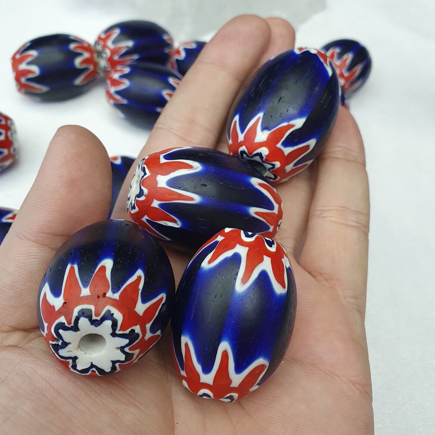 Wunderschöne 6-lagige Chevron-Perle, blaue Chevron-Glasperle, 40 mm x 30 mm, große Perle 
