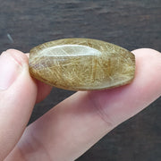 驚人的金色金髮晶石英珠無孔