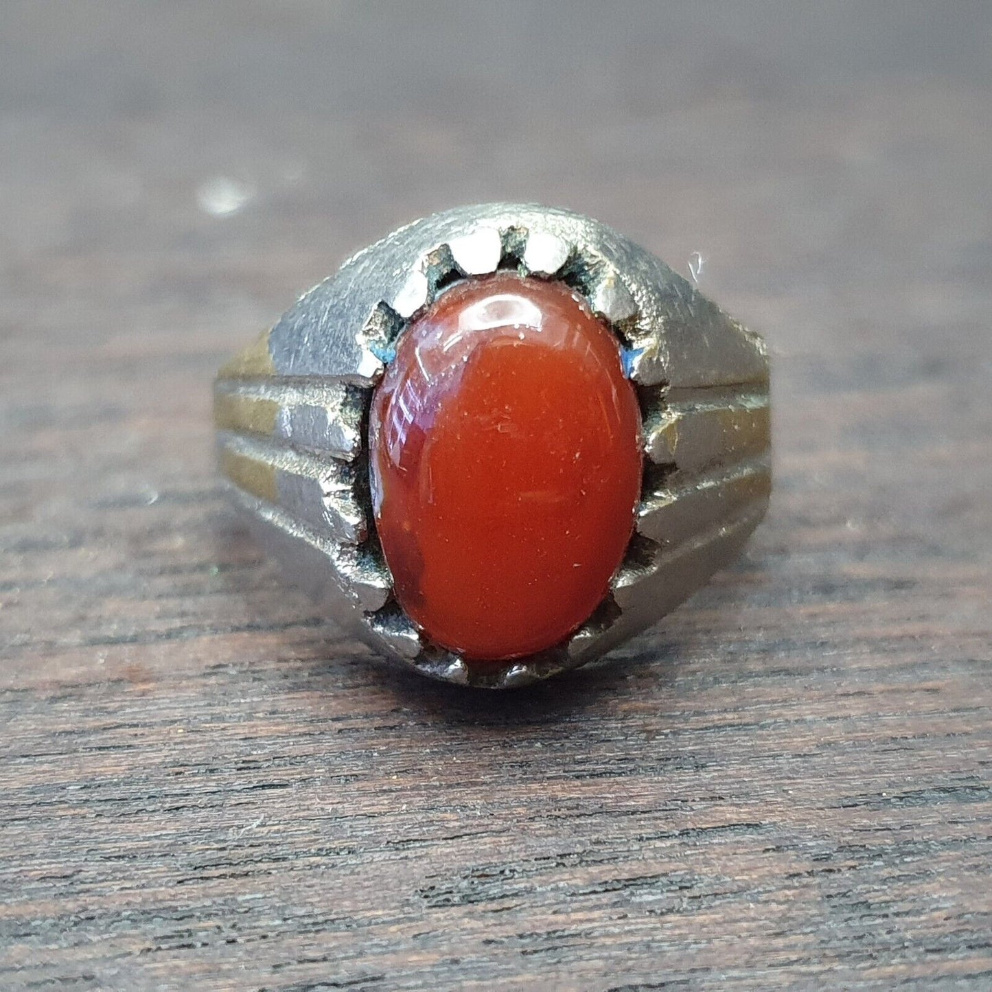 Antiker Vintage-Ring mit jemenitischem Akik-Rotachat-Mittelstein
