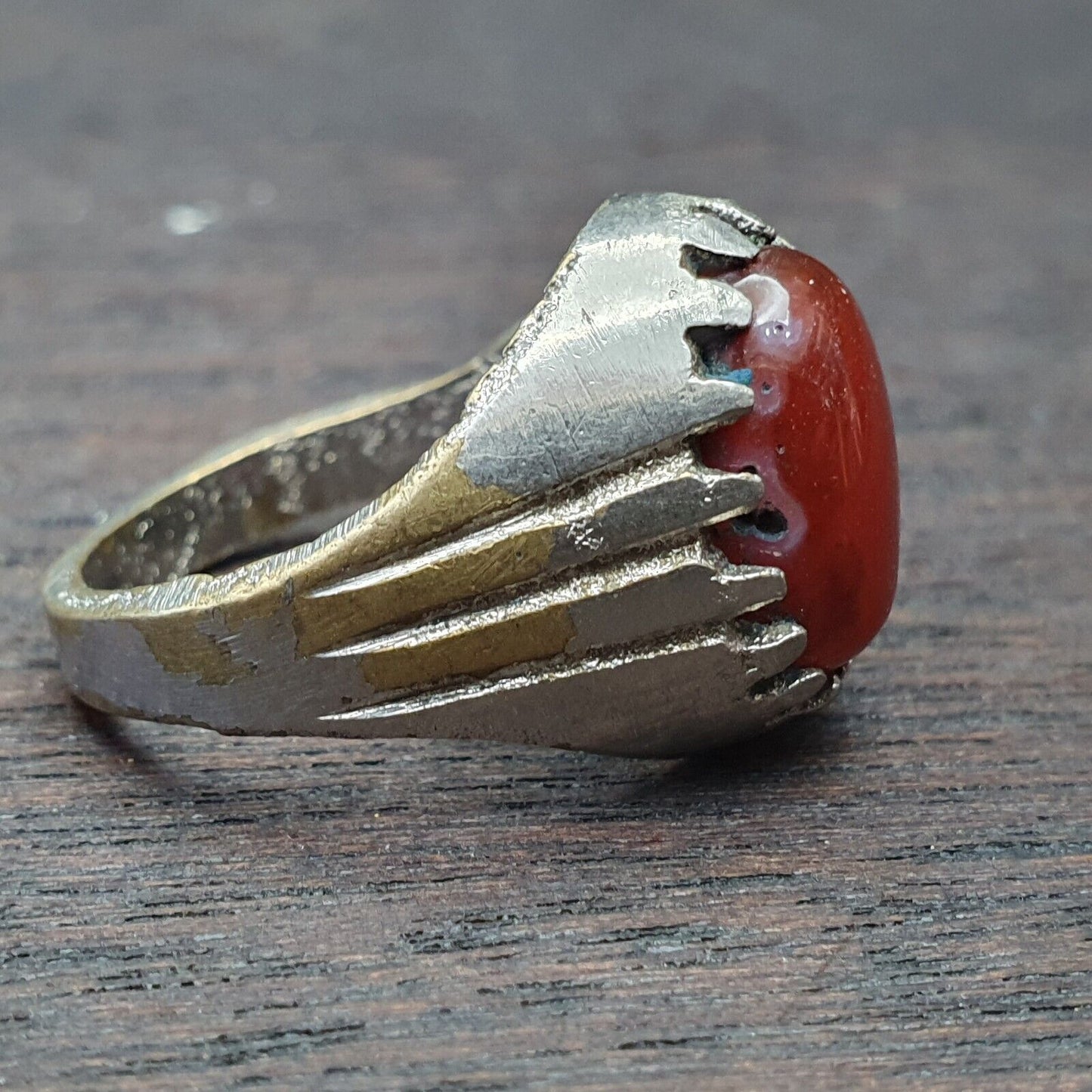 Antiker Vintage-Ring mit jemenitischem Akik-Rotachat-Mittelstein