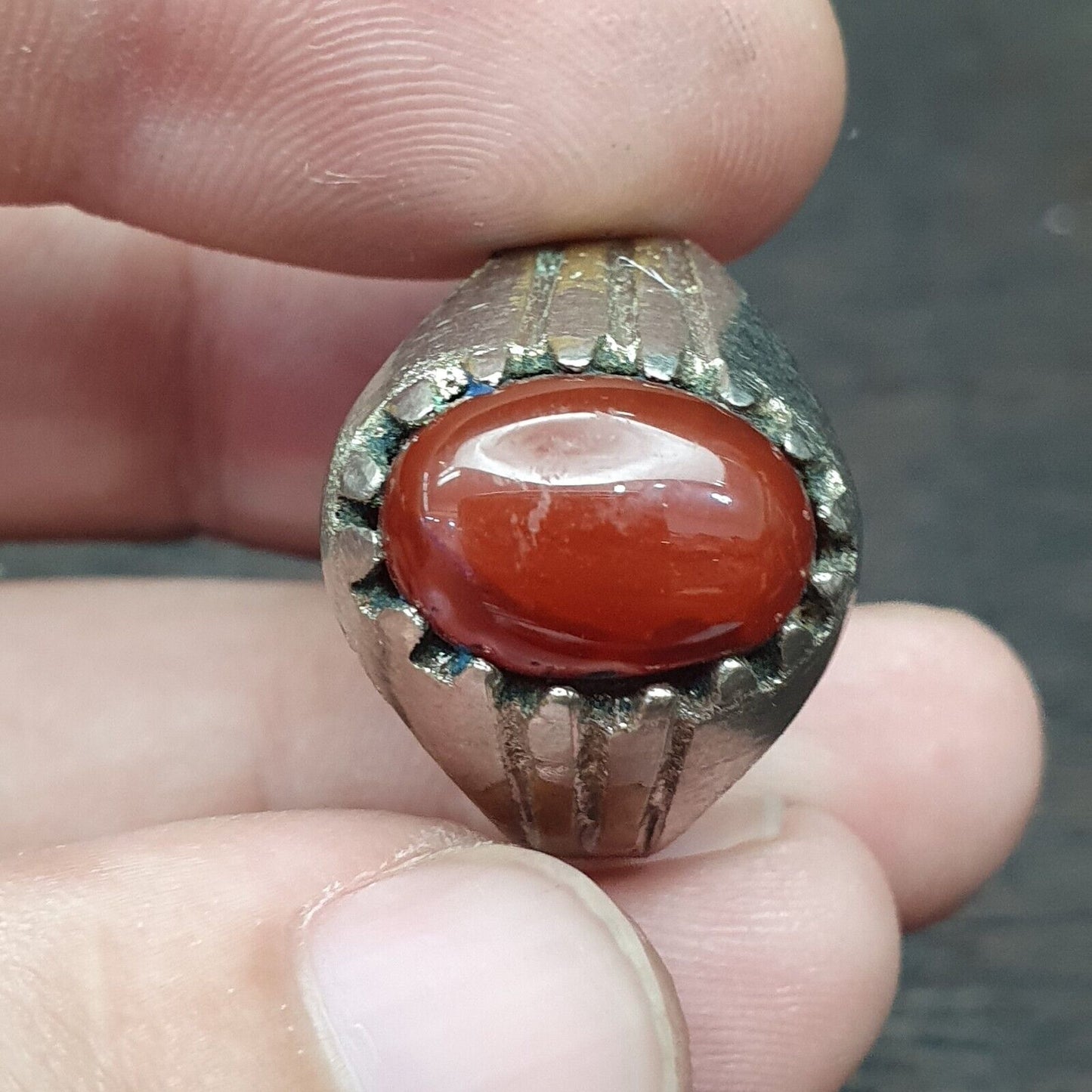 Antiker Vintage-Ring mit jemenitischem Akik-Rotachat-Mittelstein