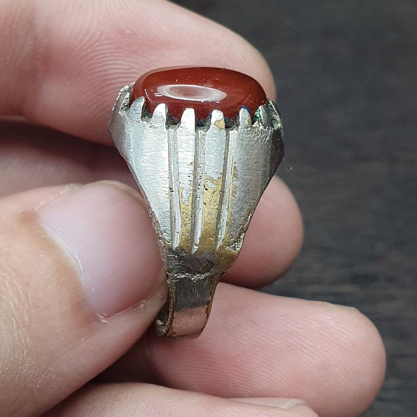 Antiker Vintage-Ring mit jemenitischem Akik-Rotachat-Mittelstein