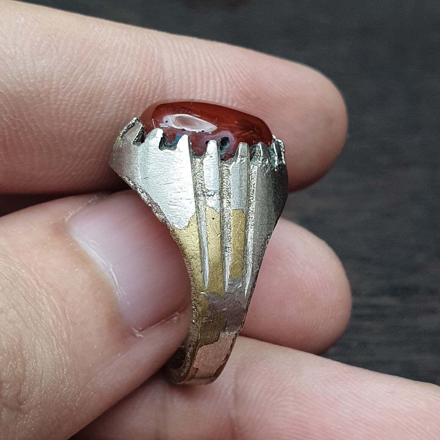 Antiker Vintage-Ring mit jemenitischem Akik-Rotachat-Mittelstein