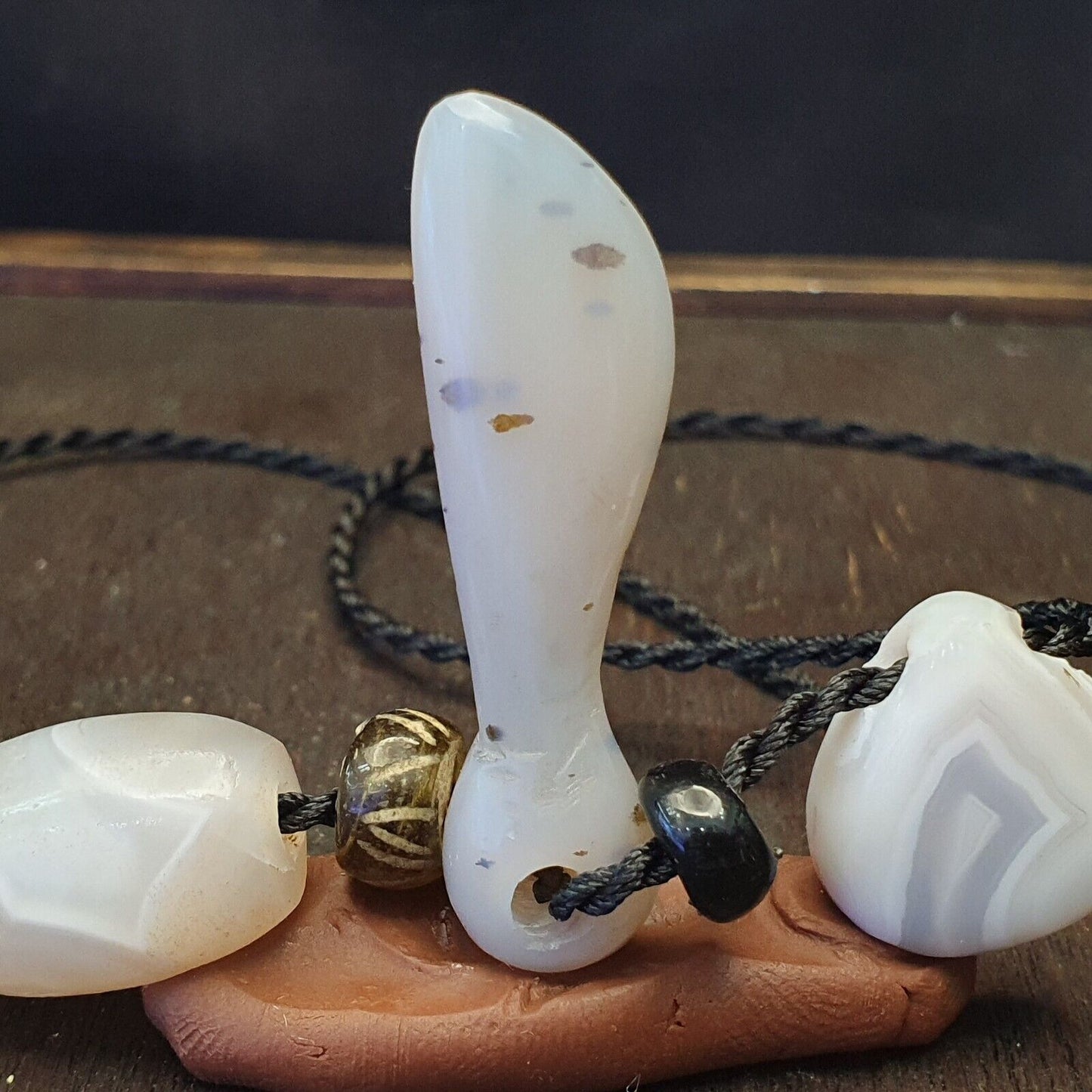 3 Stück antike alte Himalaya-blaue Spitzen-Chalcedon-Achatperlen