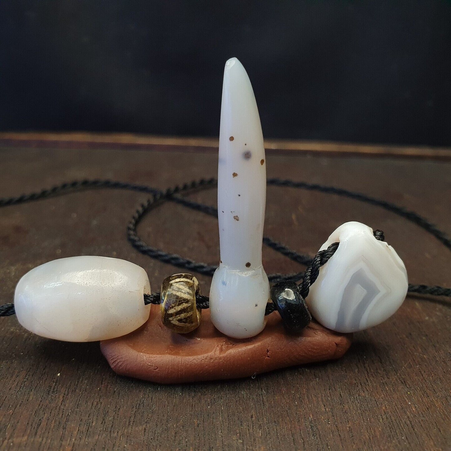 3 Stück antike alte Himalaya-blaue Spitzen-Chalcedon-Achatperlen