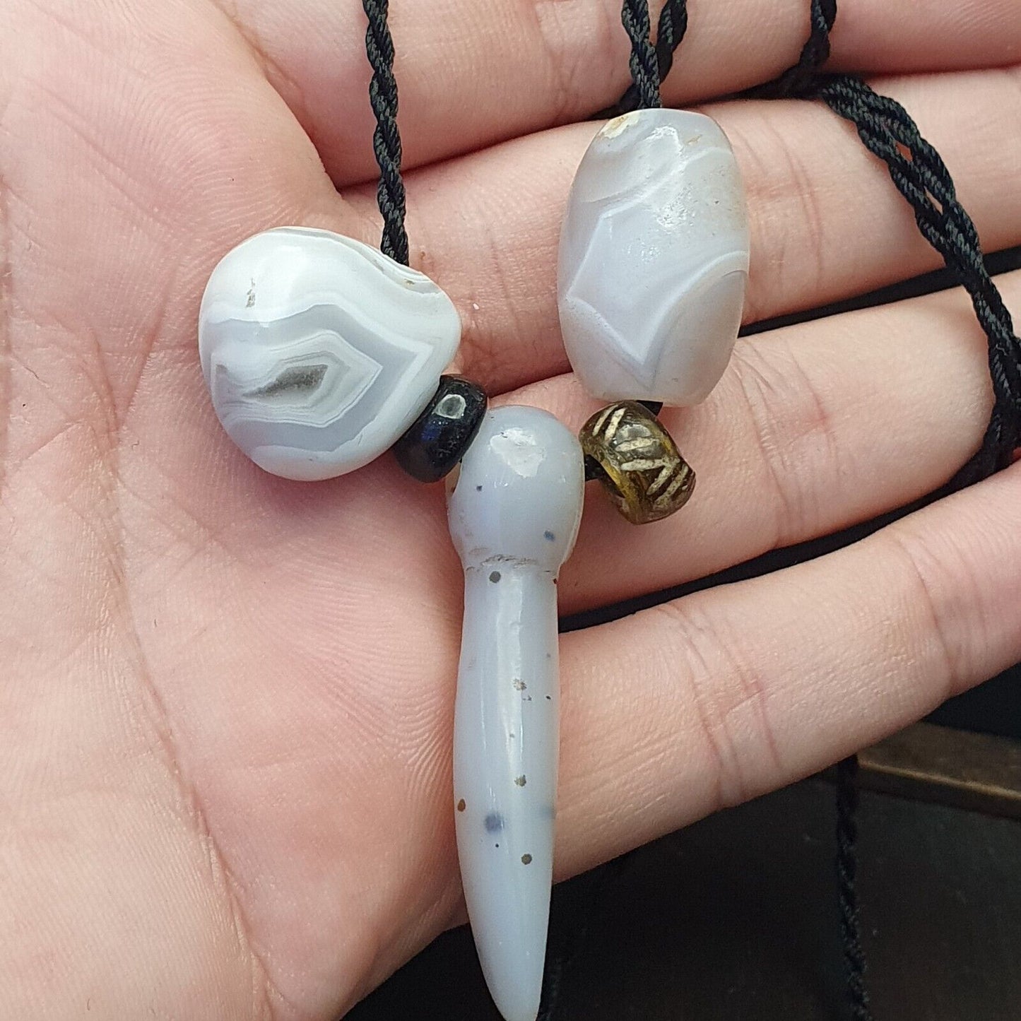 3 Stück antike alte Himalaya-blaue Spitzen-Chalcedon-Achatperlen