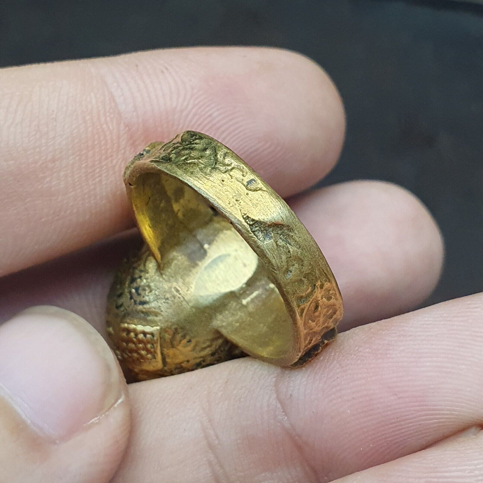 Antique Vintage Old Glass With Beautiful Eyes Brass Ring