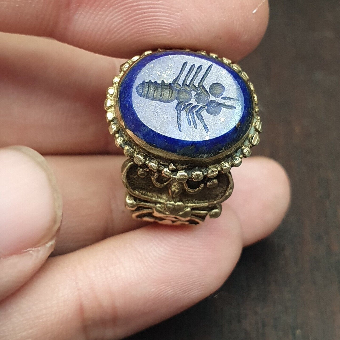 Antiker Vintage alter Lapisstein-Insekten-Intaglio-Messingring