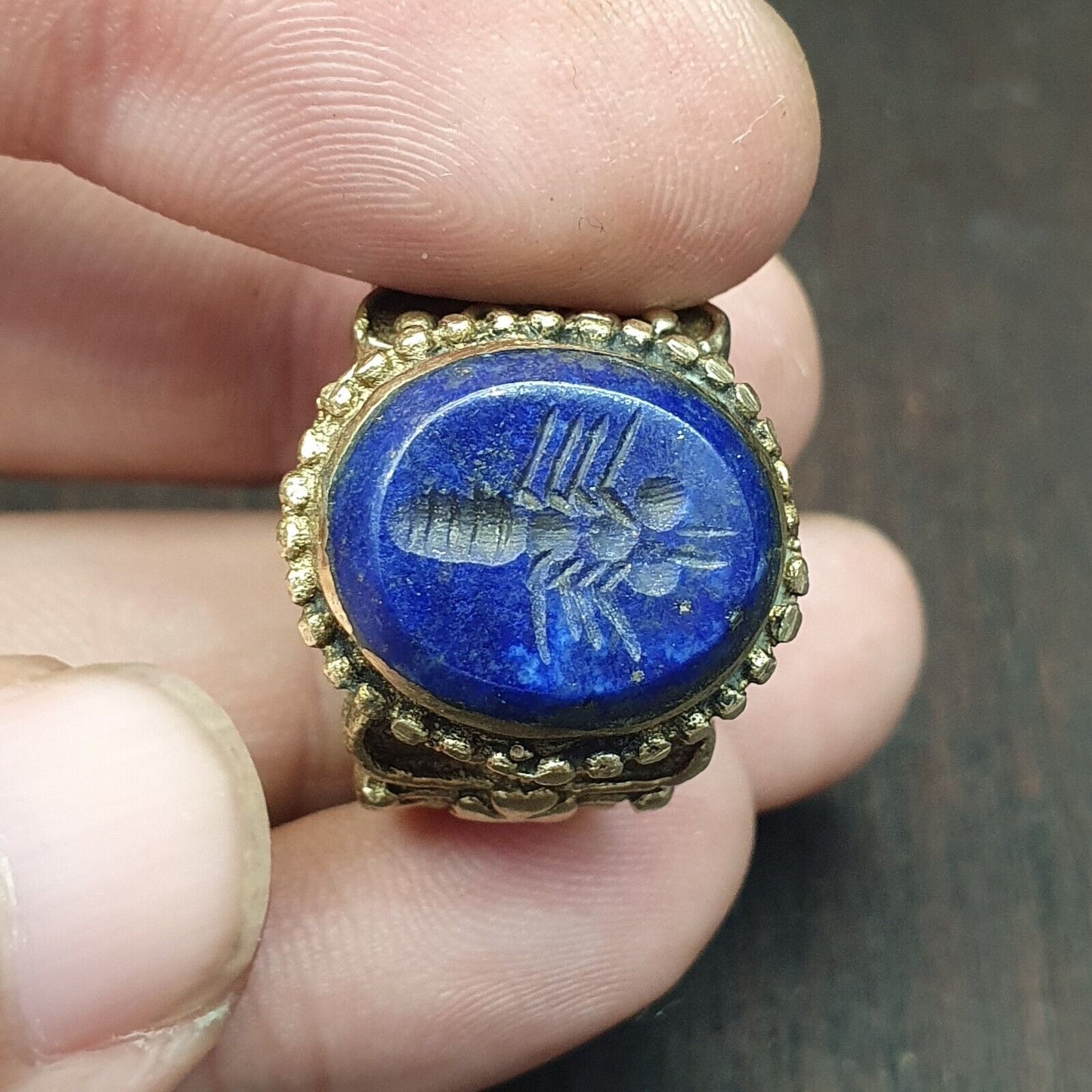 Antiker Vintage alter Lapisstein-Insekten-Intaglio-Messingring