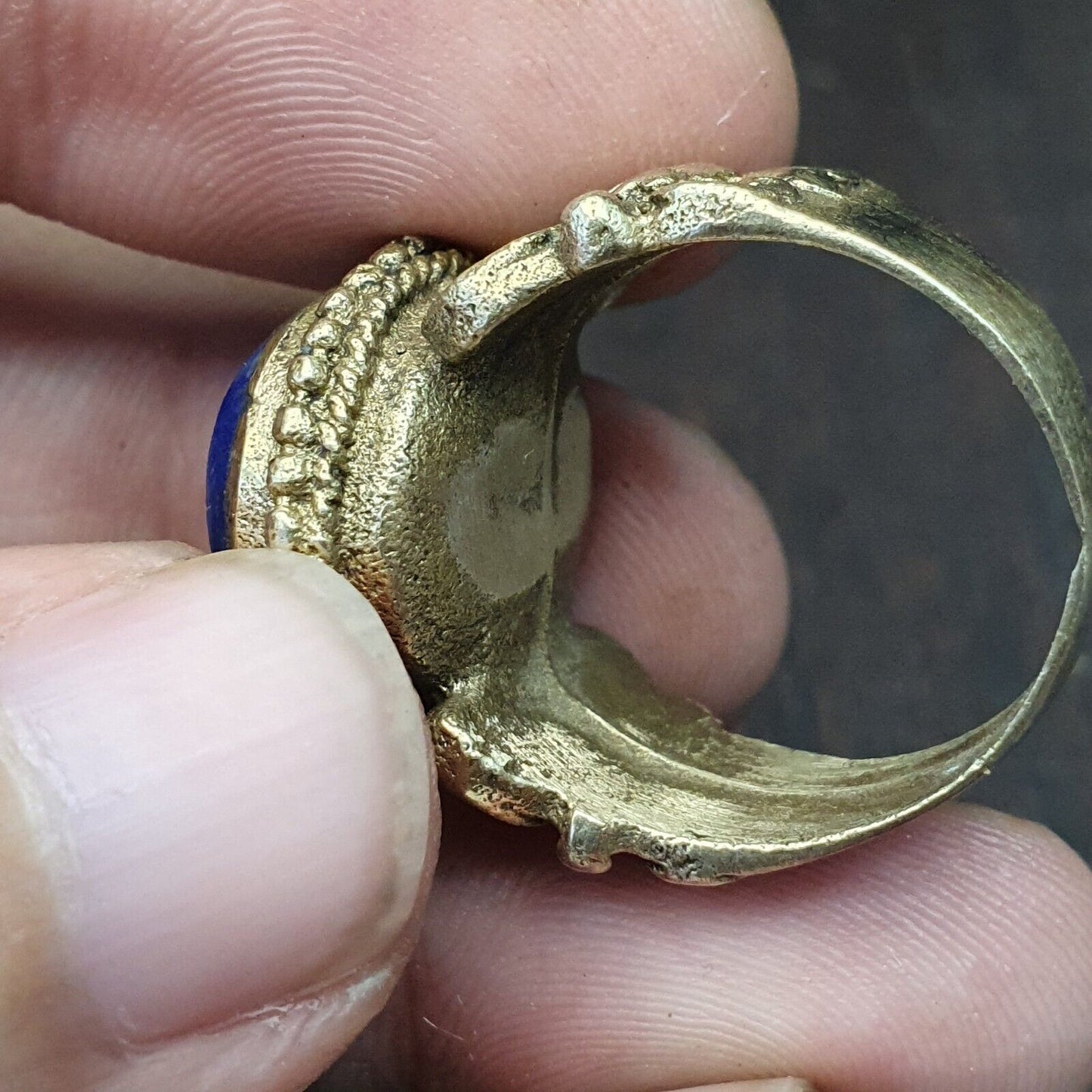 Antiker Vintage alter Lapisstein-Insekten-Intaglio-Messingring