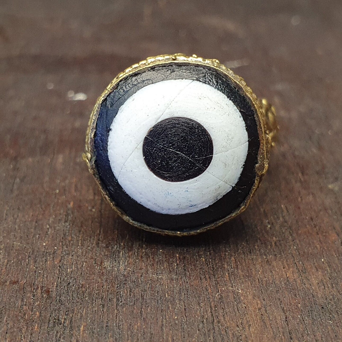 Antiker Vintage-Ring aus altem Glas mit Öse aus Messing