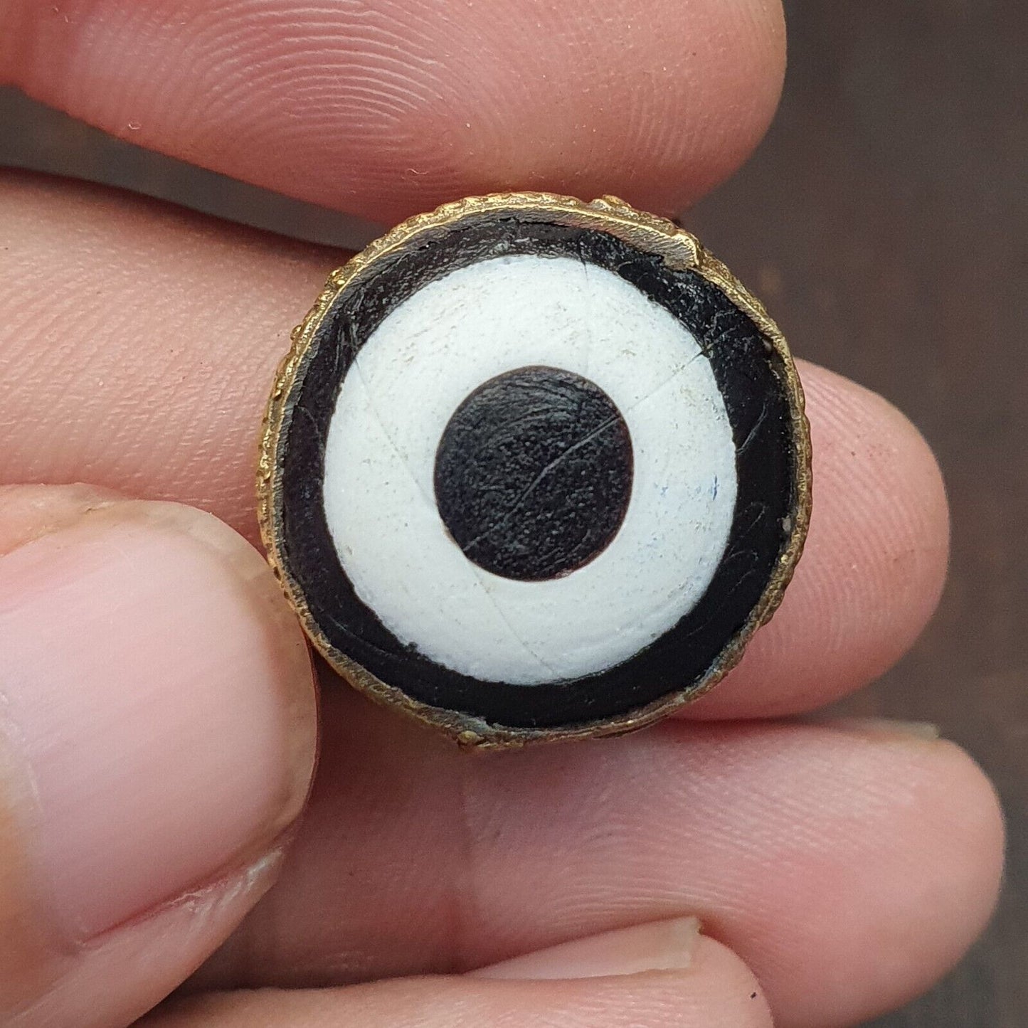 Antiker Vintage-Ring aus altem Glas mit Öse aus Messing