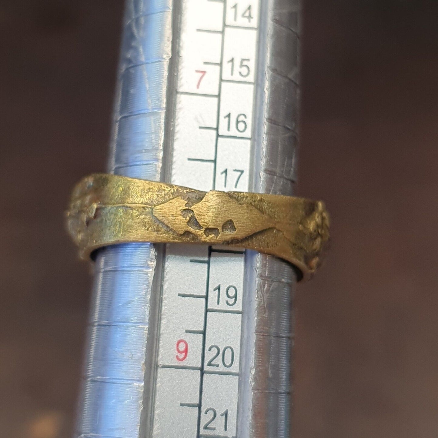 Antiker Vintage-Ring aus altem Glas mit Öse aus Messing