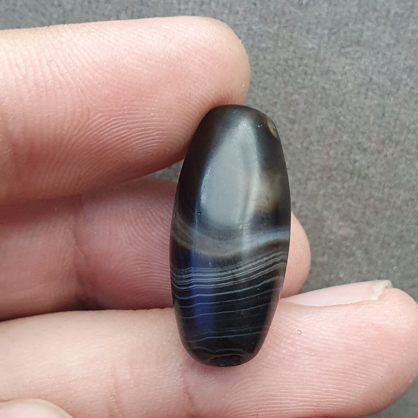 Antikes altes Himalaya-Indo-tibetisches Achat-Perlenamulett mit sehr seltenem Muster