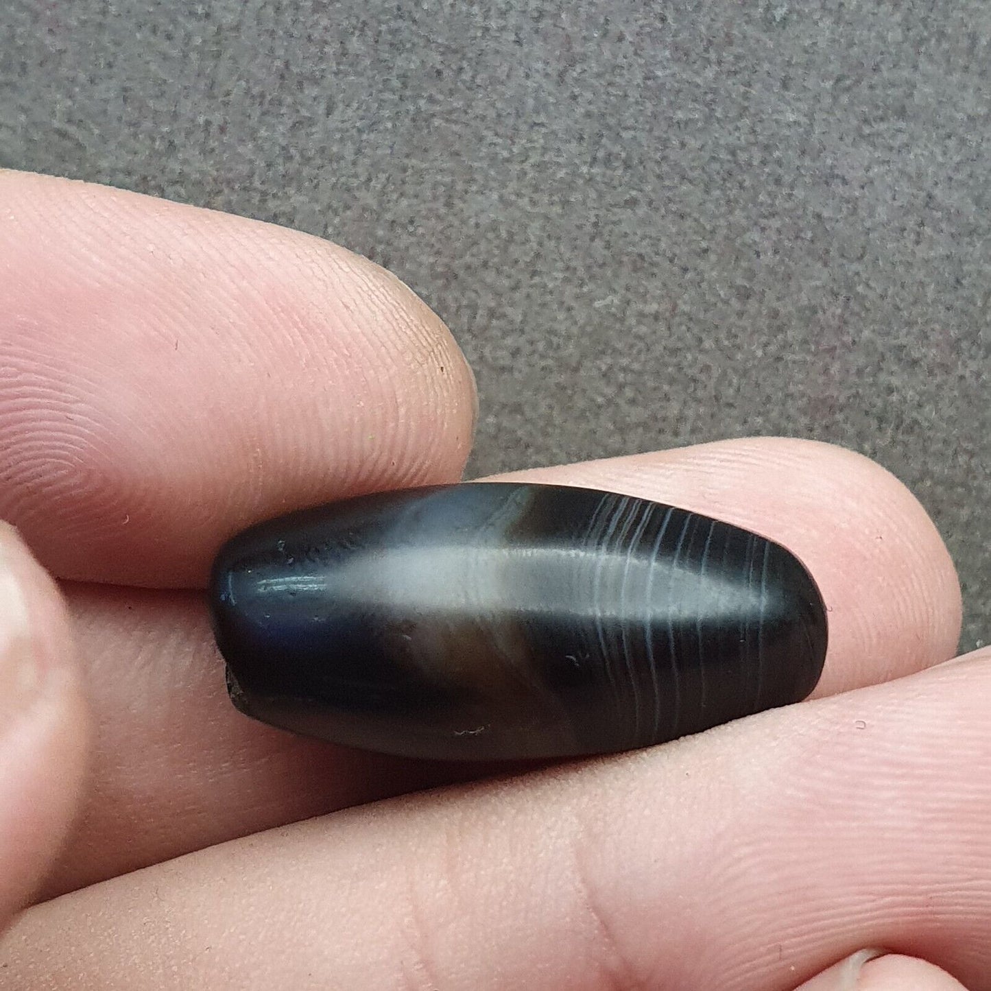 Antikes altes Himalaya-Indo-tibetisches Achat-Perlenamulett mit sehr seltenem Muster