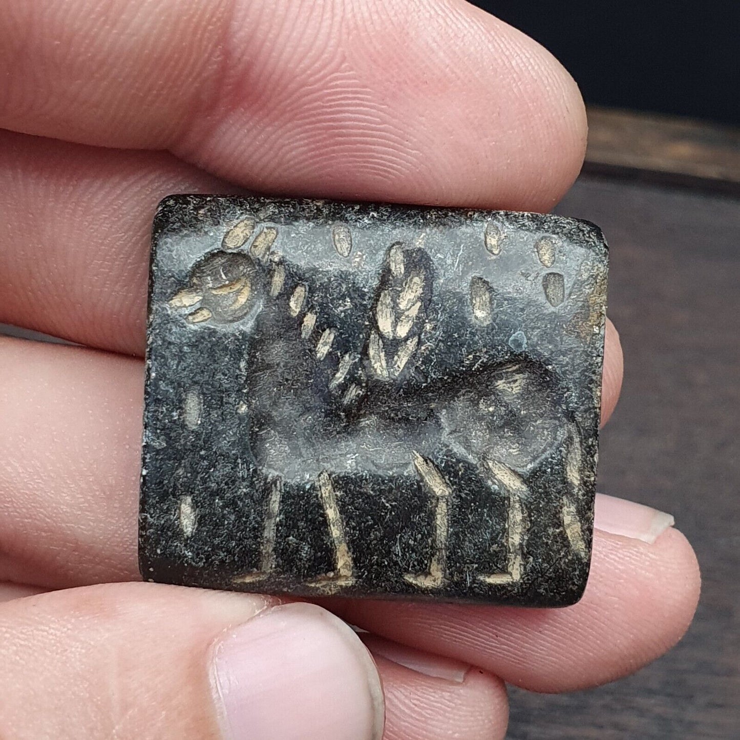 古代黑石 2 面神秘動物凹雕珠護身符