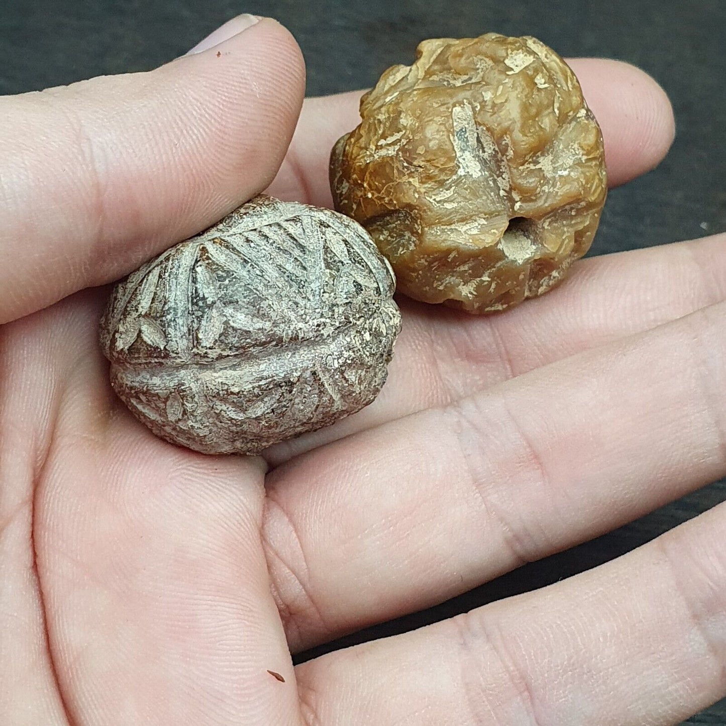 批次 2 古代喜馬拉雅稀有玉石和黑石雕刻大珠
