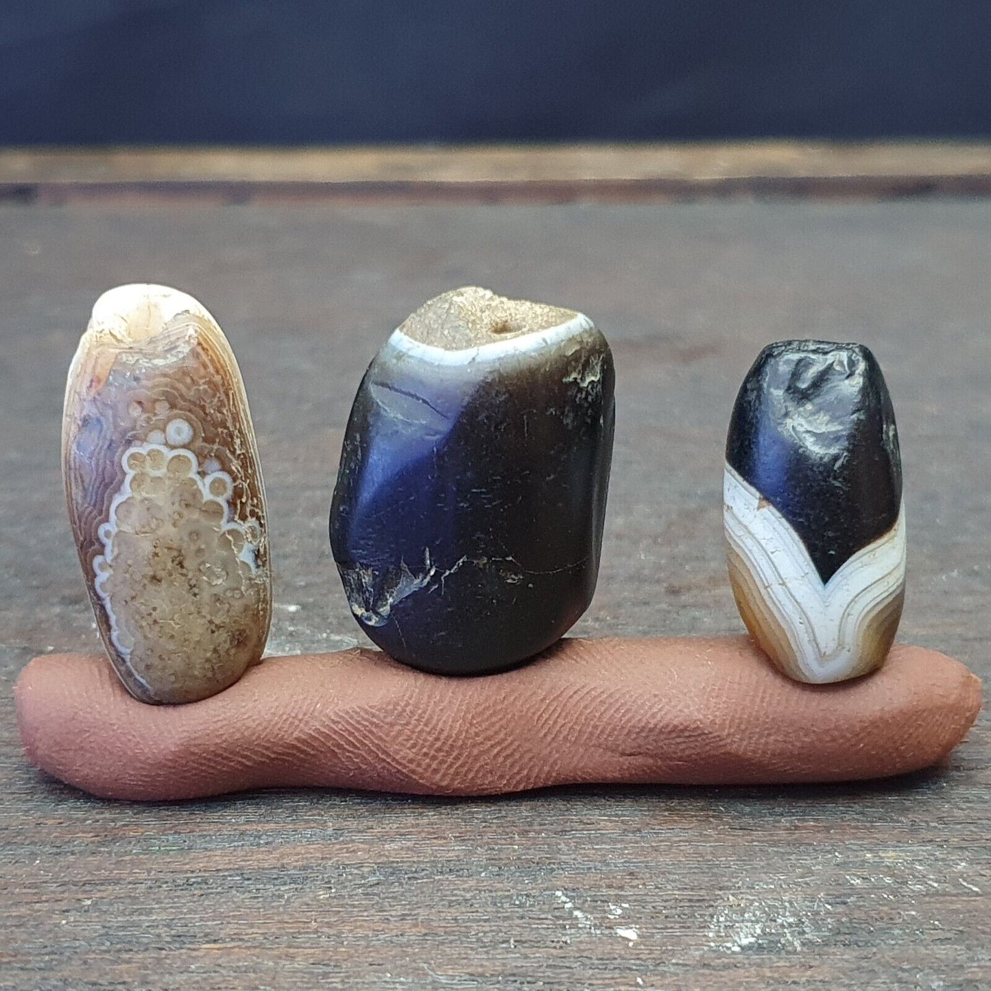 Lot 3 alte seltene Himalaya-Indo-Achatperlen, 2000+ Jahre alt