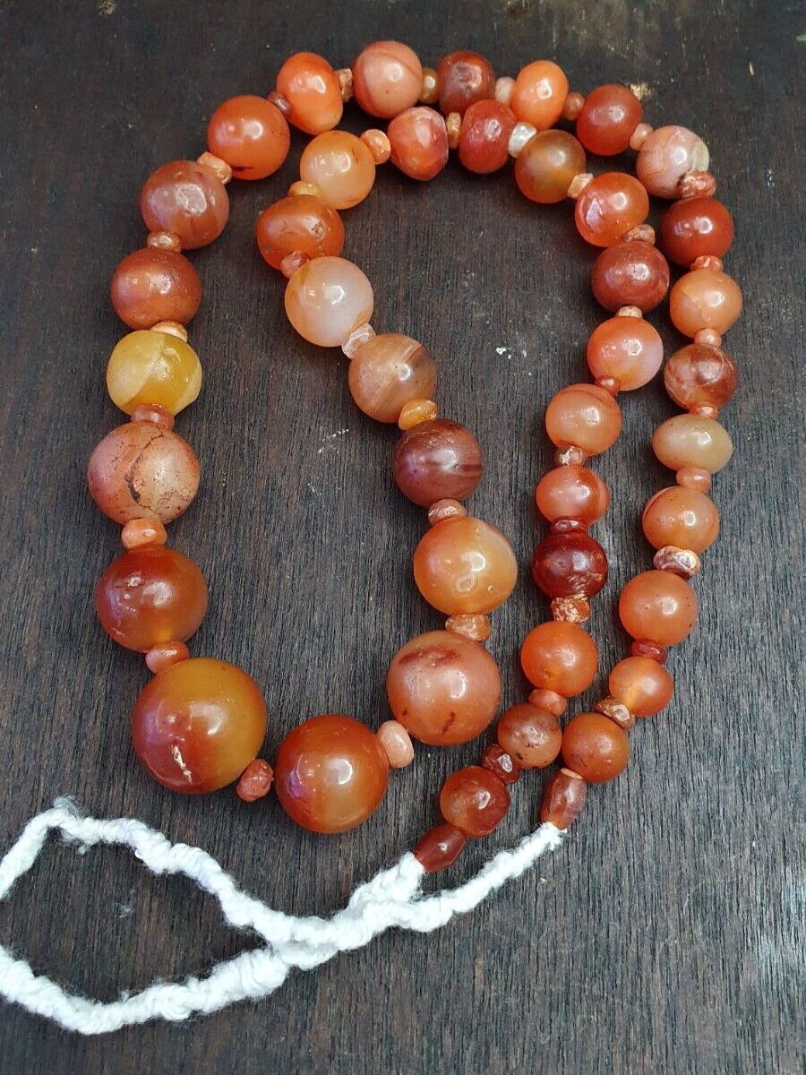 大量古老古代波斯紅玉髓珠瑪瑙首飾已有 1000 多年曆史